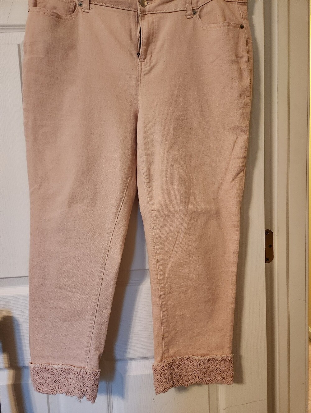 Westport Blush Pink Lace-Hem Cropped Jeans, sz 14